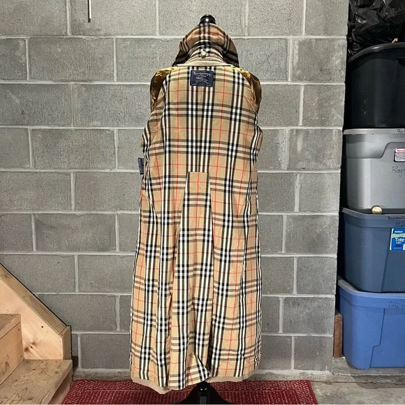 Burberry trench coat. - Picture 7 of 15